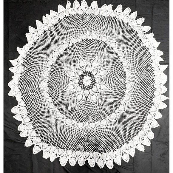 Handmade Round Flower Crochet Table Cloth Size‎ 72" Diameter FREE SHIPPING - Picture 1 of 7